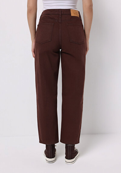 Afficher les détails de Pantalon Marron Straight Leg High Rise En Sergé Barrel Fit Femme