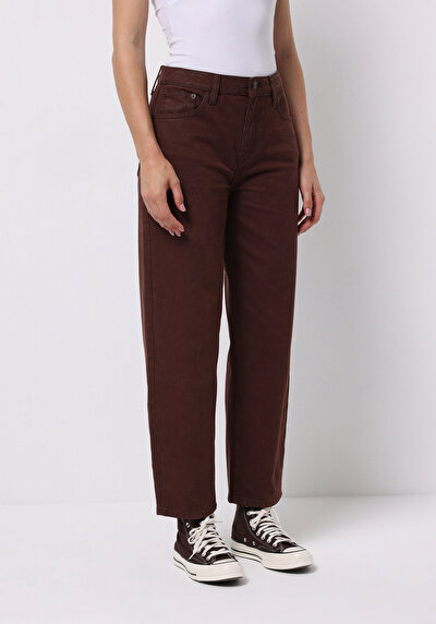 Afficher les détails de Pantalon Marron Straight Leg High Rise En Sergé Barrel Fit Femme