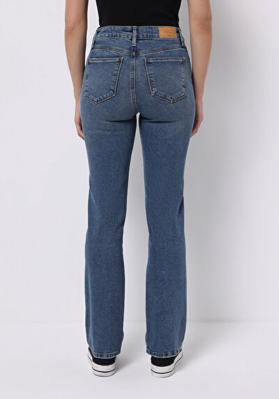 Image de 792 Mila Pantalon Slim Straight Leg Medium Rise En Jean Regular Fit Femme