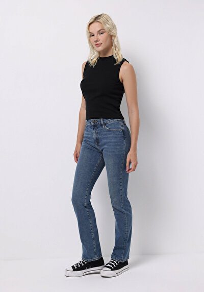 Image de 792 Mila Pantalon Slim Straight Leg Medium Rise En Jean Regular Fit Femme