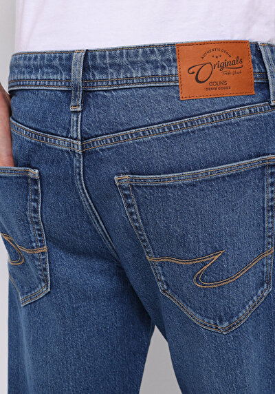 Afficher les détails de 044 Karl Pantalon    En Jean Straight Fit Homme