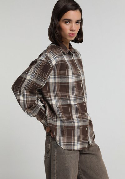 Image de Chemise À Manches Longues Marron Regular Fit Plaid Sergé Femme