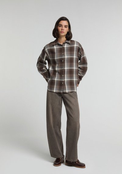 Image de Chemise À Manches Longues Marron Regular Fit Plaid Sergé Femme