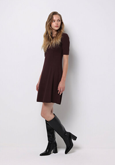Image de Robe Bordeaux Slim Fit Manches Courtes Mini Tricots Femme