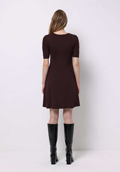 Image de Robe Bordeaux Slim Fit Manches Courtes Mini Tricots Femme