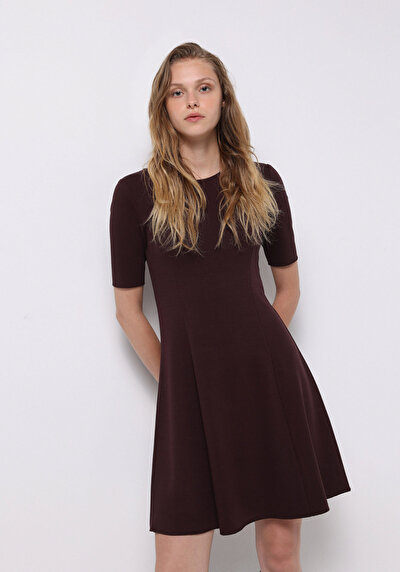 Image de Robe Bordeaux Slim Fit Manches Courtes Mini Tricots Femme