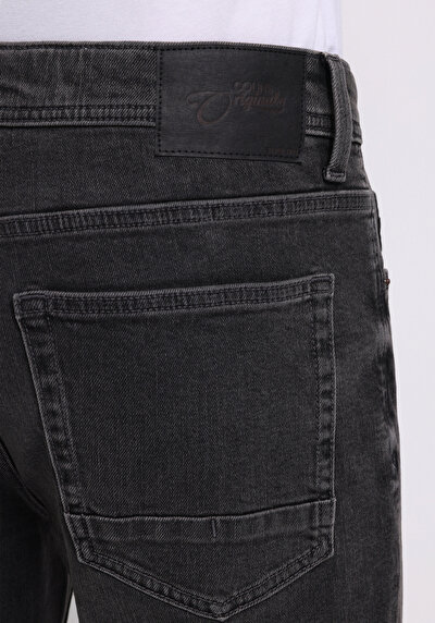 Afficher les détails de 067 Jack Pantalon  Tapered Leg Medium Rise En Jean Regular Fit Homme