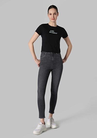 Afficher les détails de T-shirt À Manches Courtes Noir Comfort Fit  Femme