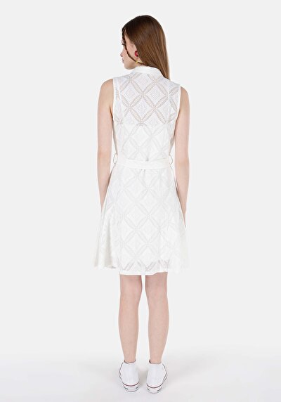 Afficher les détails de Robe Blanc Regular Fit    Femme