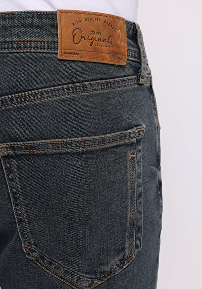 Afficher les détails de 044 Karl Pantalon    En Jean Straight Fit Homme