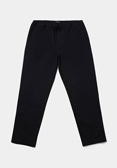Afficher les détails de Pantalon Noir Straight Leg Medium Rise En Sergé Regular Fit Homme