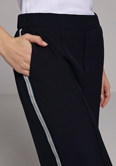 Afficher les détails de Pantalon Marine Wide Leg High Rise En Sergé Regular Fit Femme