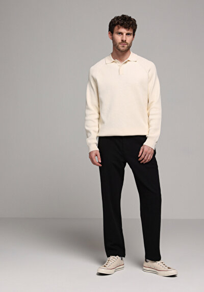 Image de Pantalon Noir Straight Leg Medium Rise En Verrouillage Regular Fit Homme