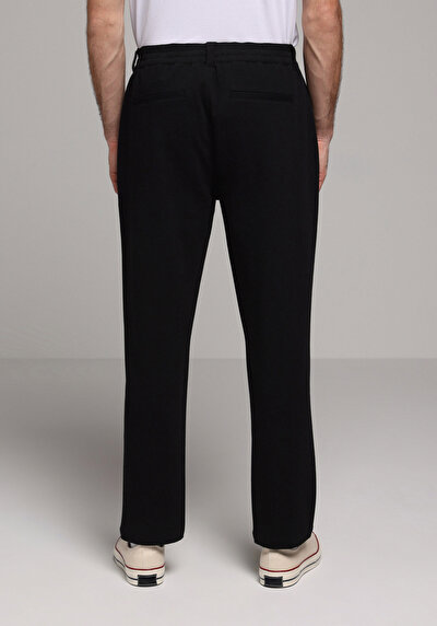 Image de Pantalon Noir Straight Leg Medium Rise En Verrouillage Regular Fit Homme