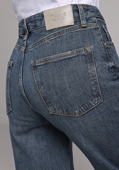 Afficher les détails de 884 Lauren Pantalon    En Jean Straight Fit Femme