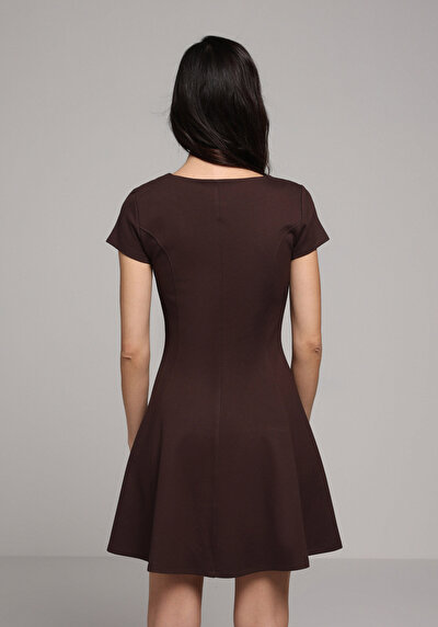 Image de Robe Marron Slim Fit Manches Courtes Mini Verrouillage Femme