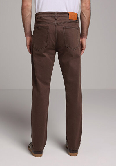 Image de Pantalon Marron Straight Leg Medium Rise En Sergé Regular Fit Homme