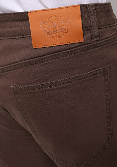 Afficher les détails de Pantalon Marron Straight Leg Medium Rise En Sergé Regular Fit Homme