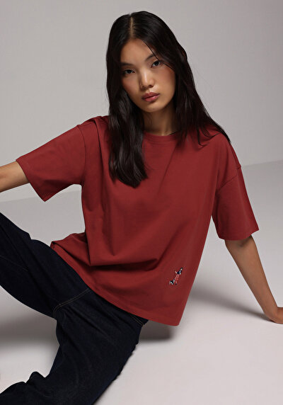 Image de T-shirt À Manches Courtes Rouge Regular Fit Brodé Femme