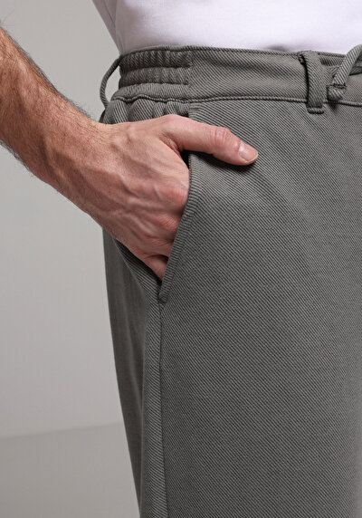 Image de Pantalon Vert Straight Leg Medium Rise En Verrouillage Regular Fit Homme