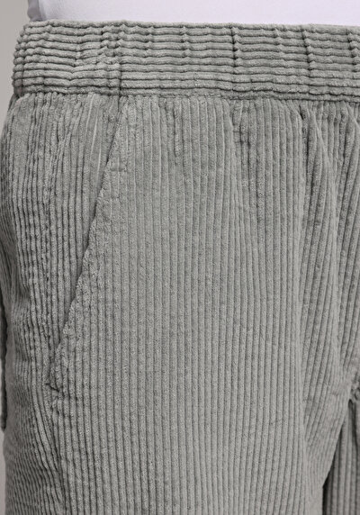 Image de Pantalon Vert Düz Paça Low Rise En Velours Regular Fit Femme