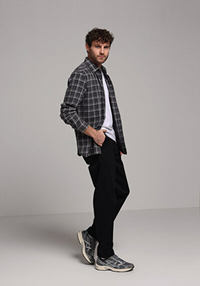 Image de Pantalon Noir Straight Leg Medium Rise En Sergé Regular Fit Homme