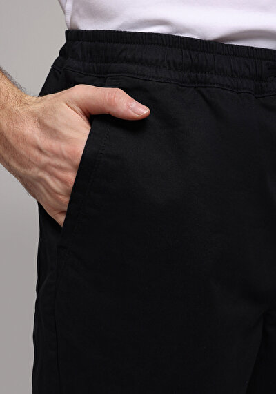 Image de Pantalon Noir Straight Leg Medium Rise En Sergé Regular Fit Homme