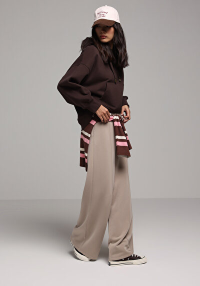 Afficher les détails de Pantalon De Survêtement Beige Regular Fit Femme