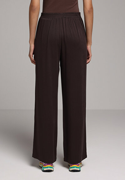 Afficher les détails de Pantalon Marron Straight Leg High Rise En Sergé Regular Fit Femme