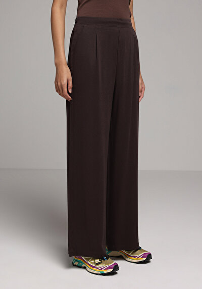 Afficher les détails de Pantalon Marron Straight Leg High Rise En Sergé Regular Fit Femme