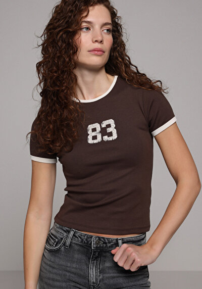 Image de T-shirt À Manches Courtes Marron Slim Fit Imprimé Femme