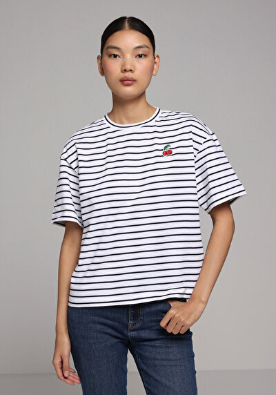 Image de T-shirt À Manches Courtes Marine Boyfriend Fit Brodé Femme