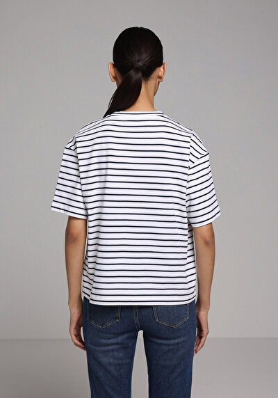 Image de T-shirt À Manches Courtes Marine Boyfriend Fit Brodé Femme