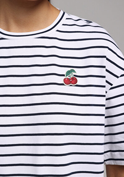 Image de T-shirt À Manches Courtes Marine Boyfriend Fit Brodé Femme