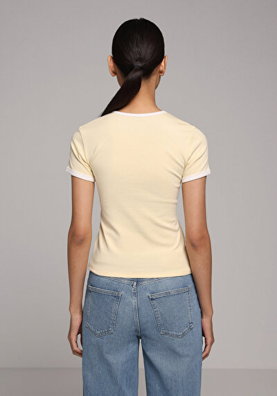 Image de T-shirt À Manches Courtes Jaune Slim Fit Imprimé Femme