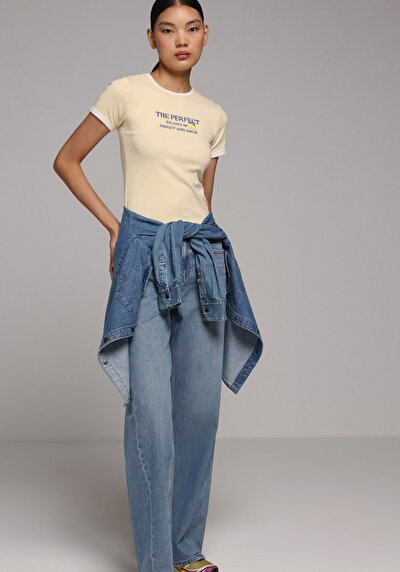 Image de T-shirt À Manches Courtes Jaune Slim Fit Imprimé Femme