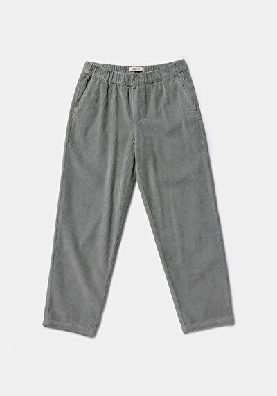 Afficher les détails de Pantalon Vert Düz Paça Low Rise En Velours Regular Fit Femme