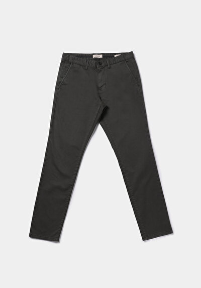 Afficher les détails de Pantalon Vert Straight Leg Medium Rise En Gabardine Slim Fit Homme