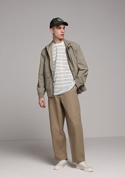 Image de Pantalon Beige Crop Wide Leg Medium Rise En Sergé Relaxed Fit Homme