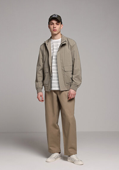 Image de Pantalon Beige Crop Wide Leg Medium Rise En Sergé Relaxed Fit Homme