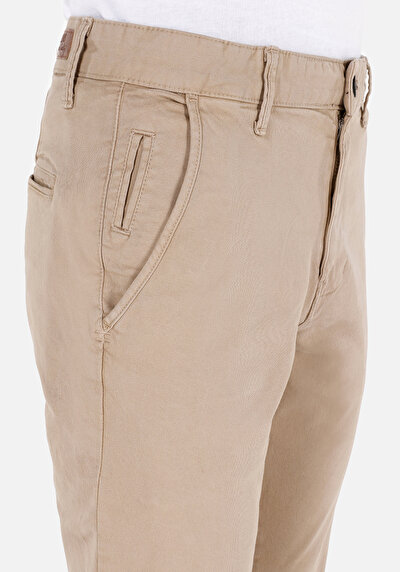 Image de Pantalon Beige Straight Leg Medium Rise En Gabardine Slim Fit Homme