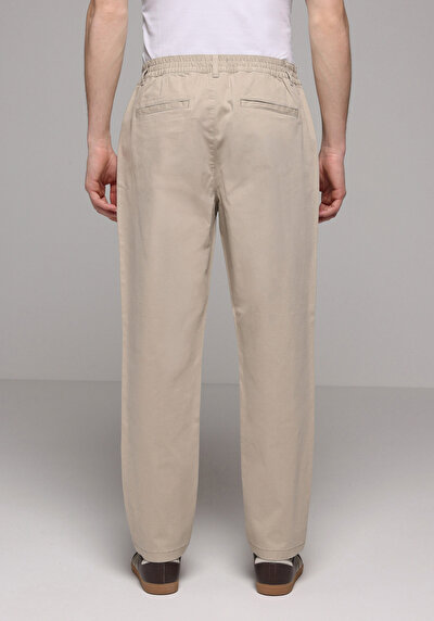 Image de Pantalon Beige Straight Leg Medium Rise En Sergé Regular Fit Homme
