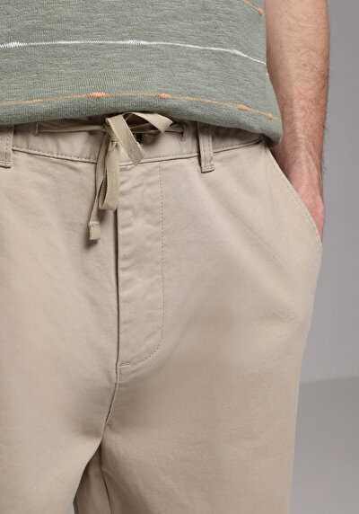 Image de Pantalon Beige Straight Leg Medium Rise En Sergé Regular Fit Homme