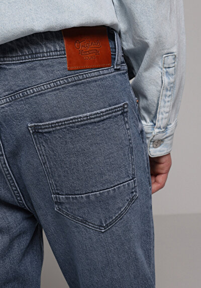 Afficher les détails de 044 Karl Pantalon    En Jean Straight Fit Homme