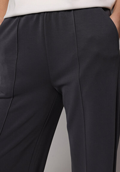 Afficher les détails de Pantalon De Survêtement Anthracite Regular Fit Femme