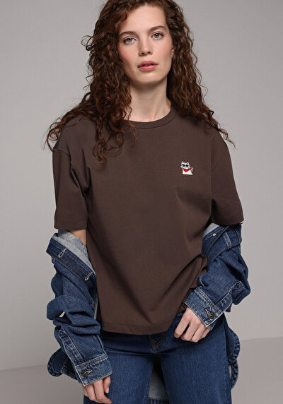 Image de T-shirt À Manches Courtes Marron Boyfriend Fit Brodé Femme