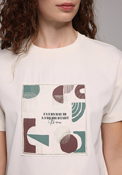 Image de T-shirt À Manches Courtes Ecru Regular Fit Imprimé Femme