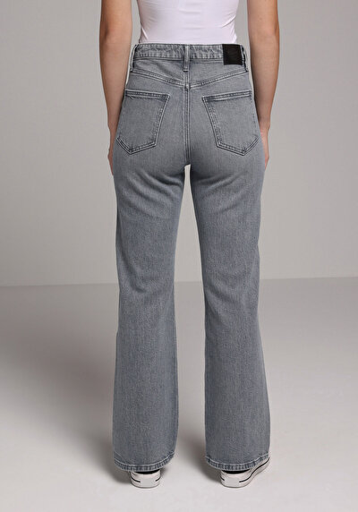 Image de 900 Laris Pantalon En Jean Straight Fit Femme