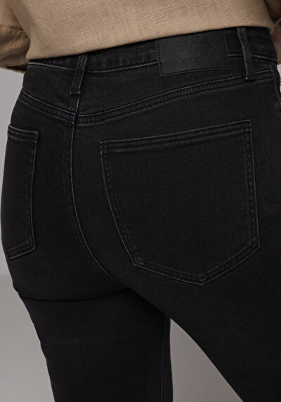 Afficher les détails de 792 Mila Pantalon  Straight Leg Medium Rise En Jean Straight Fit Femme