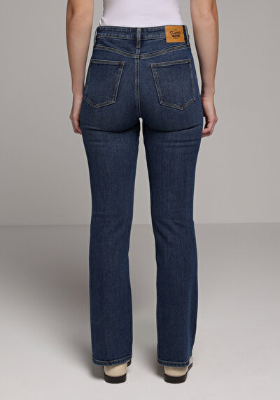 Image de 792 Mila Pantalon Straight Leg Medium Rise En Jean Straight Fit Femme